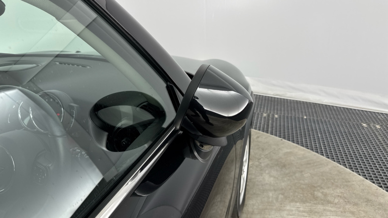 MINI Hatchback 1.5 Cooper Classic 3dr Auto [Comfort/Nav Pack] Petrol Hatchback